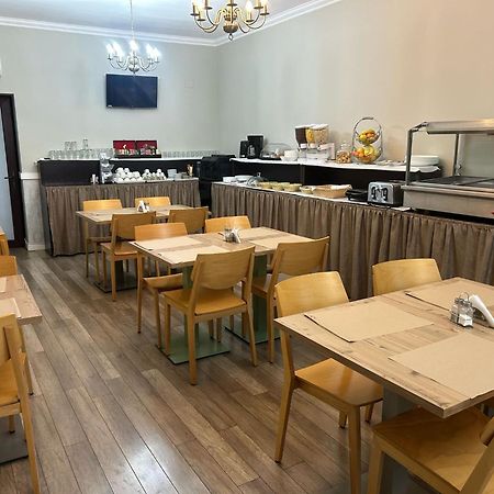 Carnival City Hotel Oradea Exterior foto